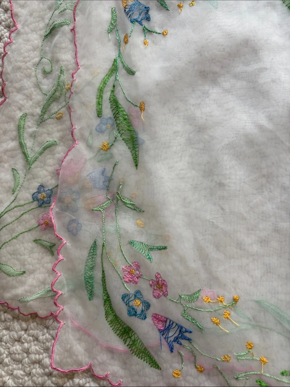 VTG 1950s Sheer Floral Embroidered Table Runner Dresser Scarf Scalloped